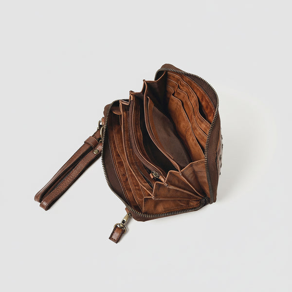 SWC212 Cuorina - Luxury Leather Riveted Wristlet